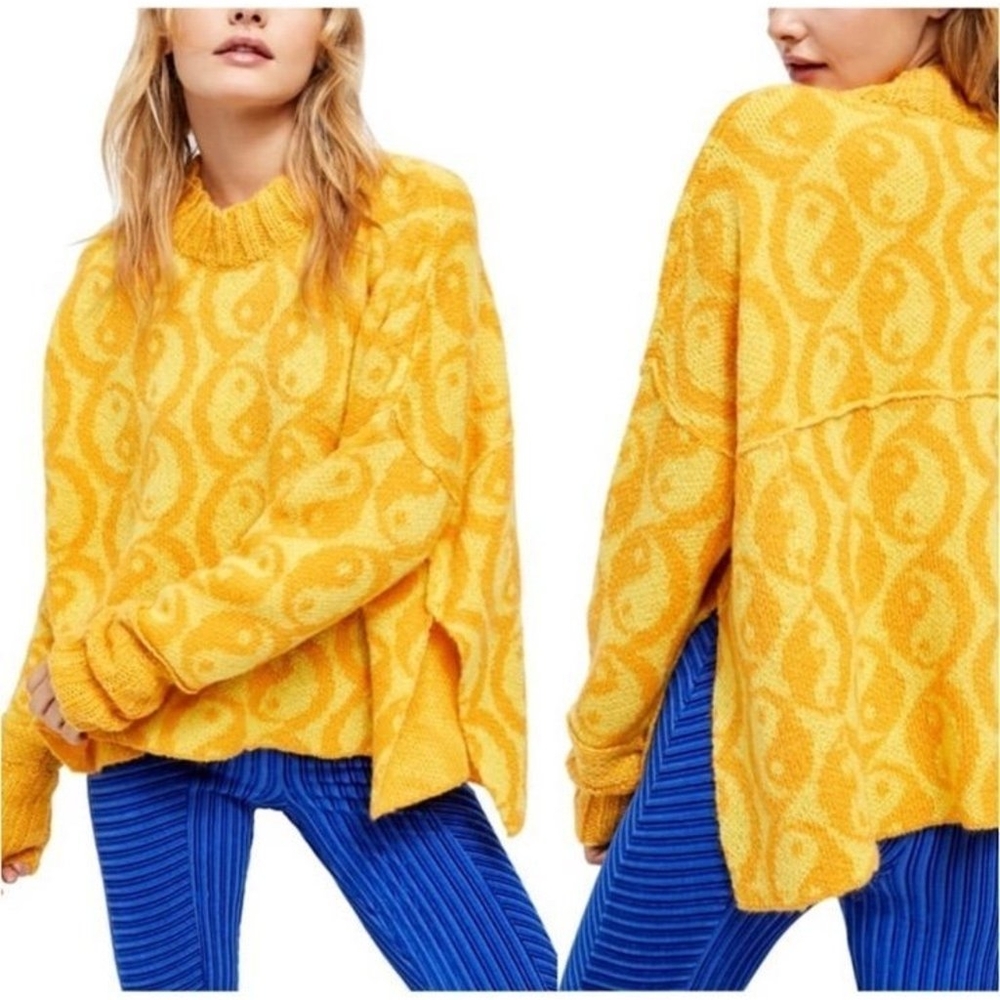 Free People EUC Yin Yang oversized sweater